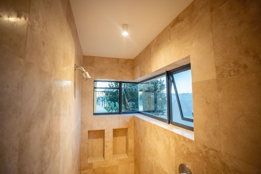 5 Bedroom Property for Sale in Nahoon Beach Eastern Cape